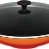 Le Creuset Wok Aus Gusseisen Mit Glasdeckel In Ofenrot